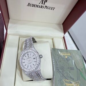 Ap watch real moissanite stones.Brand new